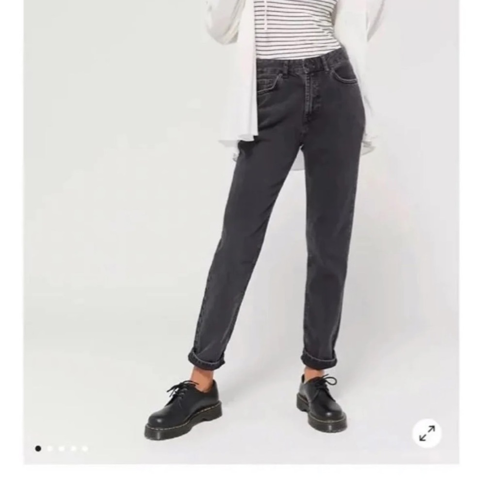 Urban Outfitters mom jeans